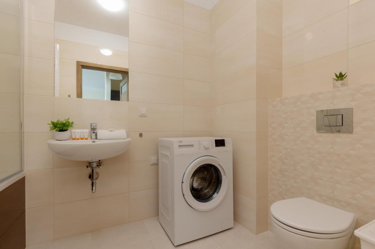 Cosy Apartment Bialej Floty With Parking By Noclegi Renters Βαρσοβία Εξωτερικό φωτογραφία